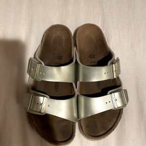 Birkenstock metallic gold girls sz 34